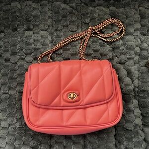 Coach Pillow Madison - Coral